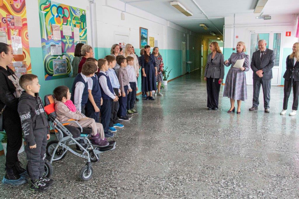 СинТЗ и БФ «Синара» помогли школе №21 создать комнату для реабилитации детей с ОВЗ