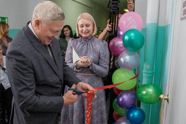 СинТЗ и БФ «Синара» помогли школе №21 создать комнату для реабилитации детей с ОВЗ