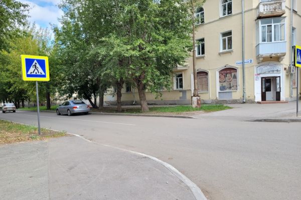 Слово и дело: пешеходный переход   на пересечении улиц  Стахановская и  Попова