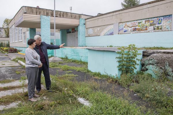 В планах ремонт цоколя входной группы