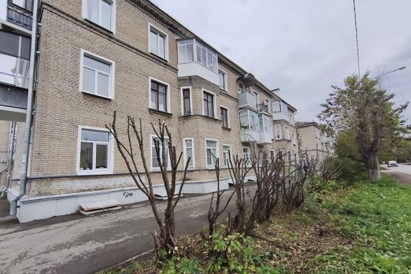Жители Каменска-Уральского вернули чистоту на улице Бажова