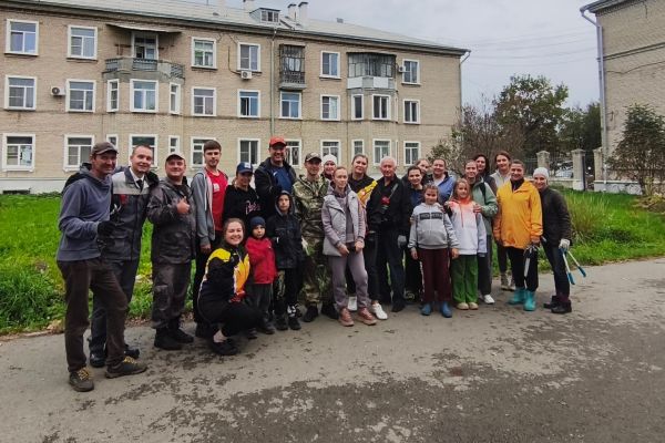 Жители Каменска-Уральского вернули чистоту на улице Бажова