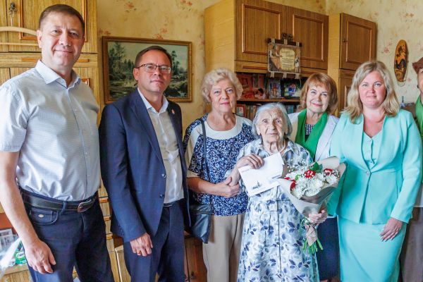 Бывшая работница Синарского трубного завода Елена Шатько отметила 100-летний юбилей