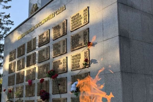 Символ памяти: на Ленинском мемориале в Каменске-Уральском зажжён Вечный огонь