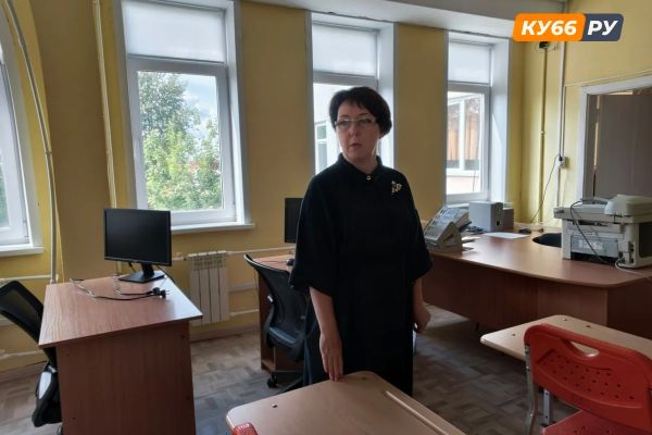Хотела стать военной, а 15 лет руководит школой: история Елены Лосевой из Каменска-Уральского