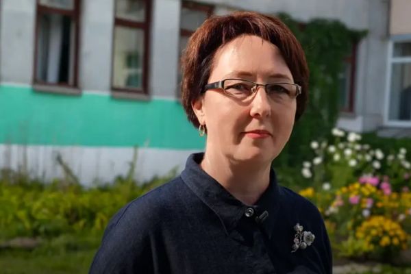 Хотела стать военной, а 15 лет руководит школой: история Елены Лосевой из Каменска-Уральского